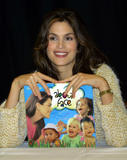 th_34577_Cindy_Crawford_Celebrity_City_Mix_54734_122_1007lo.jpg
