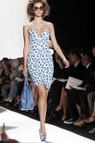 th_24147_md-fashionledge.com-ss07-rtw-newyork-w-renta-001-i9r81qra_122_1056lo.jpg
