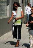 th_88305_Halle_Berry_going_to_yoga__CU_ISA_0016_122_1074lo.jpg