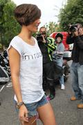 th_874650665_FrankieSandford_ArrivingattheMaidaValestudiosinLondon_June212011_By_oTTo19_122_1082lo.jpg