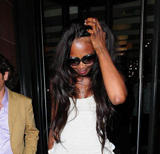 th_48813_Naomi_Campbell_leaving_Cipriani_restaurant_in_Mayfair_18_122_1140lo.jpg