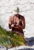 th_46554_Celebutopia-Britney_Spears_in_bikini_on_the_beach_in_the_Carribbean-06_122_1193lo.jpg