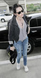 th_79197_C4E_Kristen_Stewart_catching_a_flight_out_of_LAX_Airport_in_Los_Angeles_CA_October_18_2009-06_122_203lo.jpg