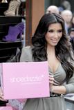 th_07860_celebrity-paradise.com-The_Elder-Kim_Kardashian_2010-01-29_-_opening_ShoeDazzle_5185_122_696lo.jpg