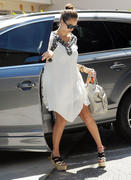 th_41240_Tikipeter_Jessica_Alba_on_her_way_to_a_birthday_lunch_024_123_798lo.jpg