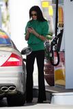 th_59815_Celebutopia-Teri_Hatcher_pumping_gas_in_Hollywood-06_123_902lo.JPG