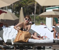 http://img171.imagevenue.com/loc947/th_312739223_Mischa_Barton_Bikini_Candids_on_the_Beach_in_Miami_December_27_2011_240_122_947lo.jpg