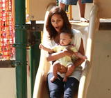 th_06172_Celebutopia-Halle_Berry_with_her_daughter_in_Beverly_Hills-02_122_973lo.jpg