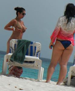 Latina woman with nice body in bikini at beachu1wb0ao1p6.jpg