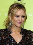 http://img171.imagevenue.com/loc633/th_45012_Celebutopia-Hilary_Duff-Rodeo_Drive_Walk_of_Style_Award-08_122_633lo.jpg