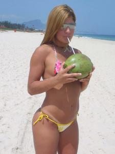 Sexy-Brazilian-Beach-Babe-x35-64p1xau0lu.jpg