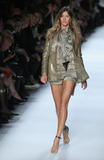http://img171.imagevenue.com/loc973/th_42535_Gisele_Buendchen_On_the_Runway_at_Givenchy_Spring_Summer_Fashion_Show_during_Fashion_Week_in_Paris_October_2_2011_05_122_973lo.jpg