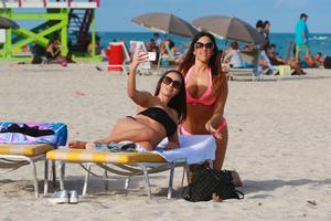 Elisa Scheffler and Claudia Romani - At The Beach In Miami Beach - February 7thy5qkpfnkpj.jpg