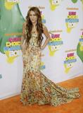 http://img171.imagevenue.com/loc998/th_07618_celebrity_paradise.com_TheElder_MileyCyrus8_122_998lo.jpg